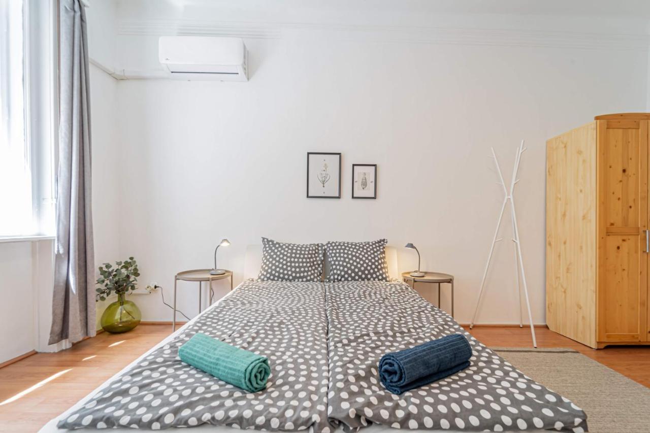 Central&Cozy Balcony!3Bdr 2Bth Budapest Kültér fotó