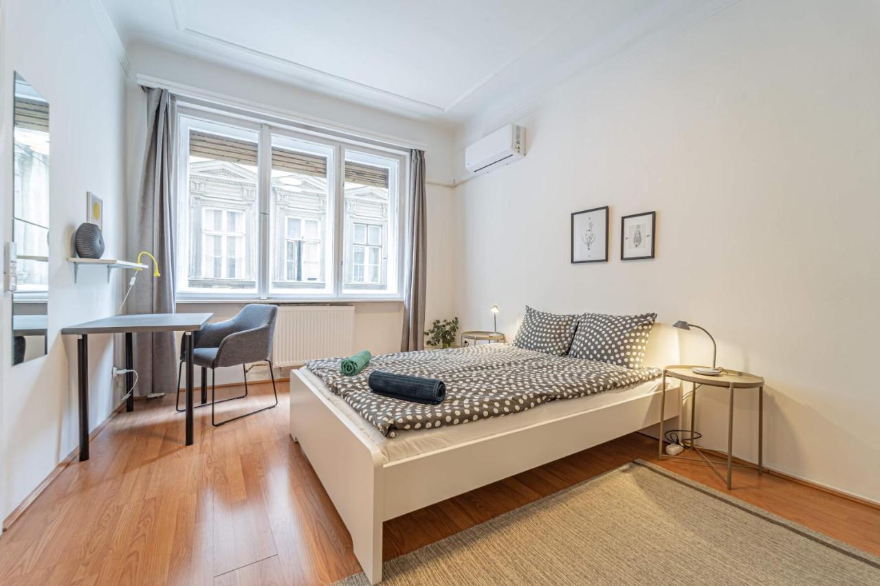 Central&Cozy Balcony!3Bdr 2Bth Budapest Kültér fotó